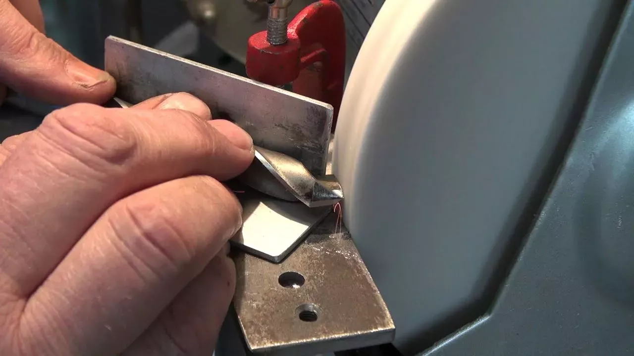 Заточка резцов для токарного станка по металлу: как правильно затачивать своими руками